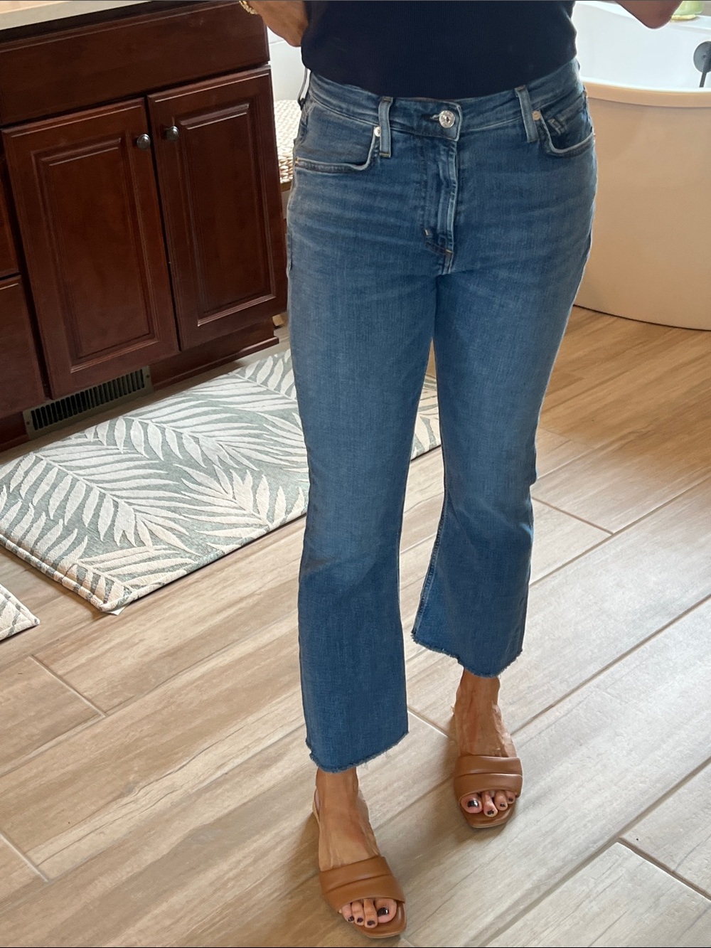 Citizens Of Humanity Isola Cropped Bootcut Jeans in Medium Blue Wash size 26